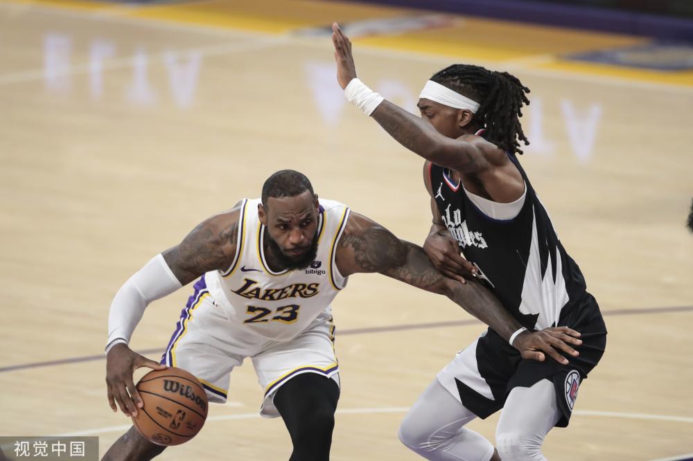 他以爆发般 他以爆发般