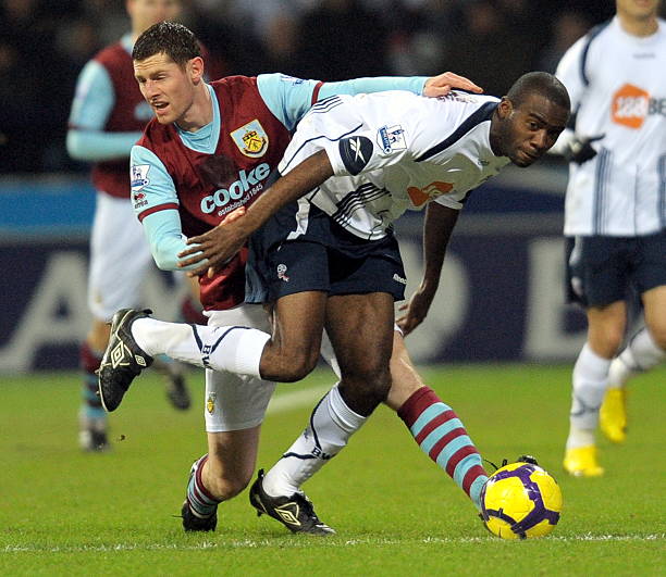 显出他在球 显出他在球